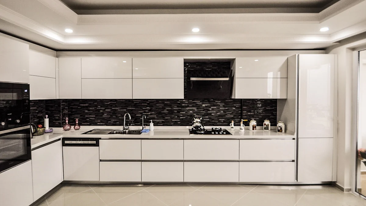 Mutfak Dolabını Boyatmak mı Yeniden Yaptırmak mı Mantıklı?